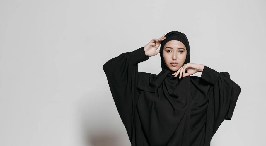 How to Complete Your Look with Abaya and Hijab